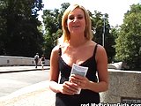 Martinka z Prahy miesto rozdávania letákov sexuje na loďke - freevideo